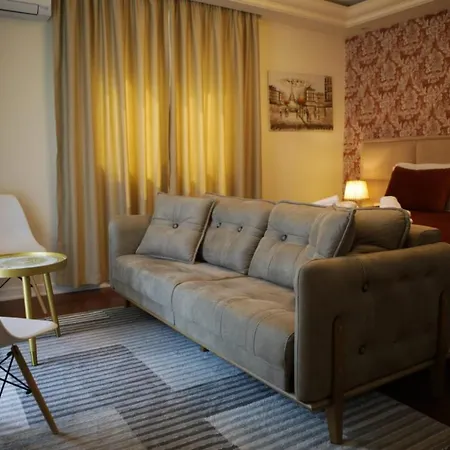 Vila Adel فندق