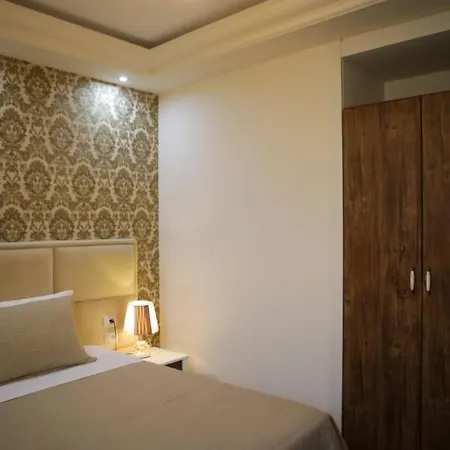 Vila Adel 4* كورتشي