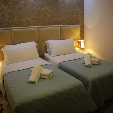 Vila Adel فندق