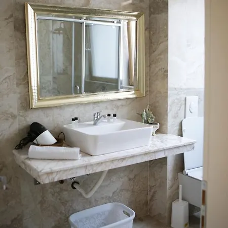 فندق Vila Adel 4*