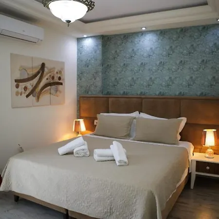 Vila Adel Korça